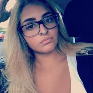 Meet your Posher, Caitlin